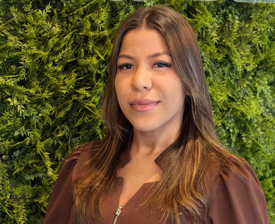 Luana, gerente comercial