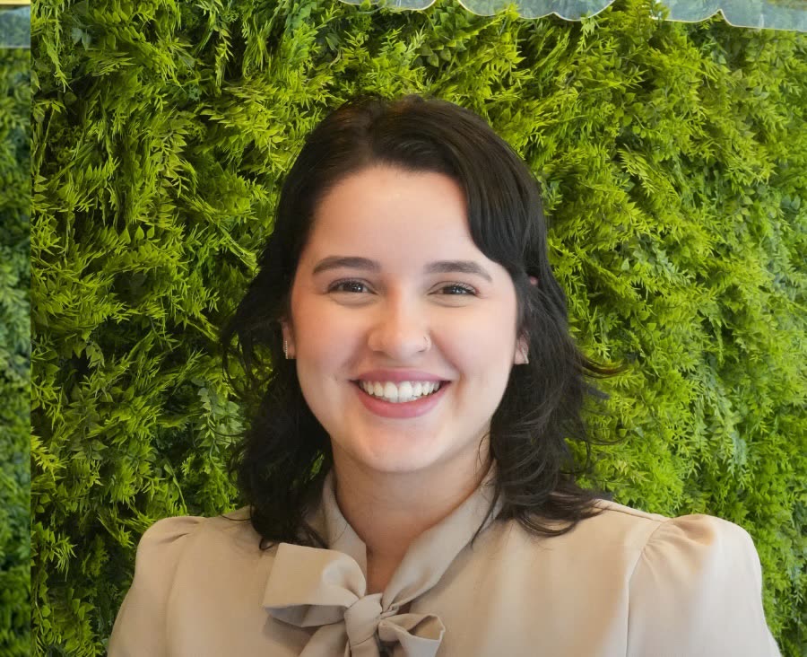 Vitória, consultora de vendas